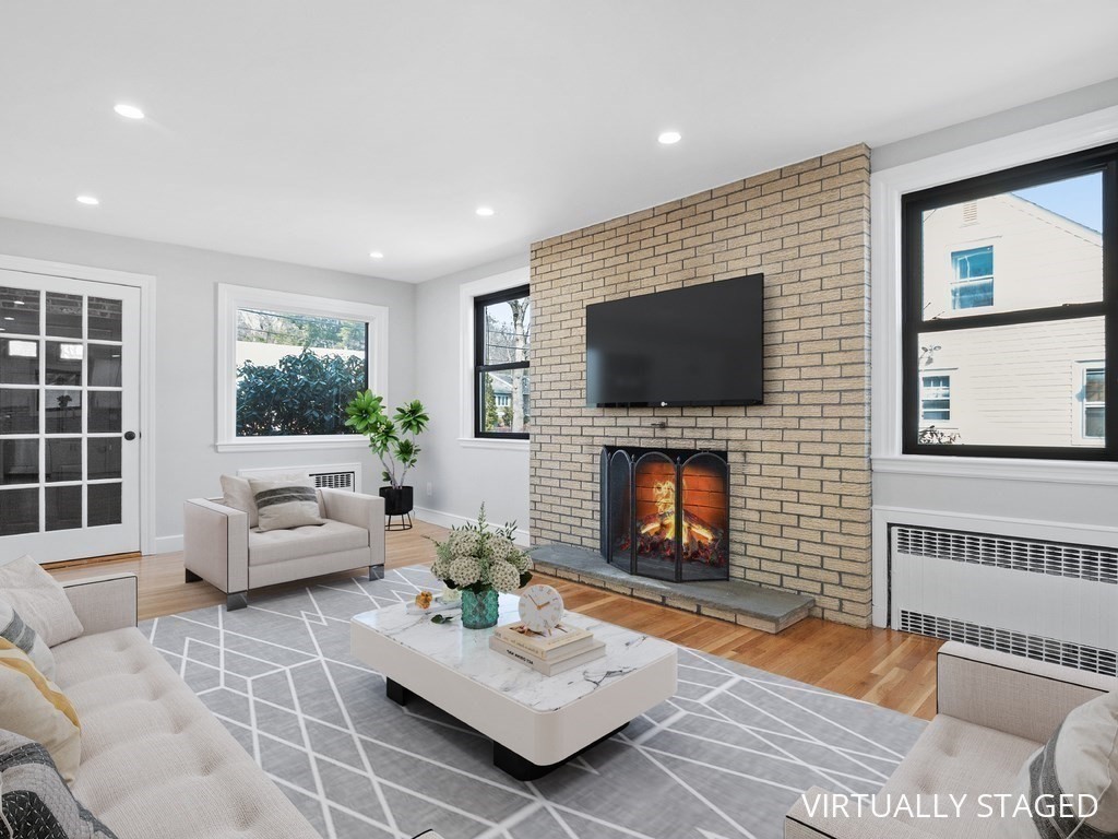 Waltham, Massachusetts, 02453, United States, 5 Bedrooms Bedrooms, ,3 BathroomsBathrooms,Residential,For Sale,1744769