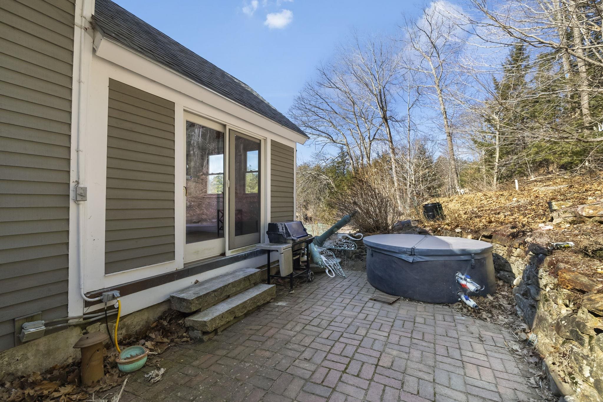 Weare, New Hampshire, 03281, United States, 2 Bedrooms Bedrooms, ,Residential,For Sale,1887155