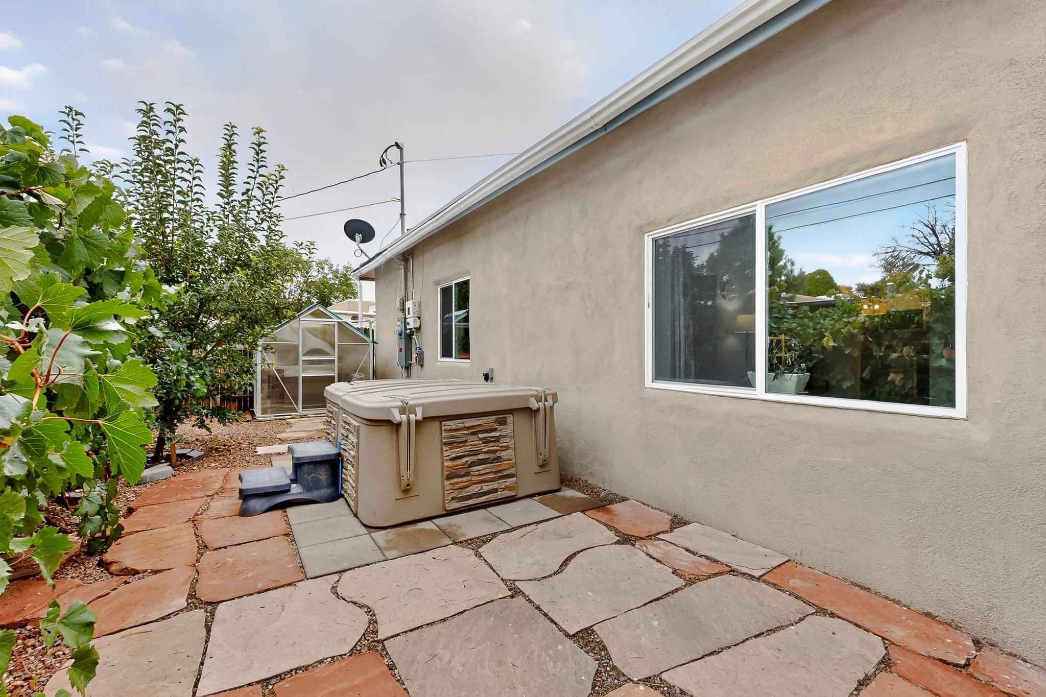 Santa Fe, New Mexico, 87505, United States, 3 Bedrooms Bedrooms, ,2 BathroomsBathrooms,Residential,For Sale,1971309