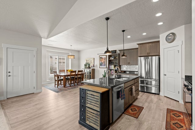 Salem, Utah, 84653, United States, 3 Bedrooms Bedrooms, ,3 BathroomsBathrooms,Residential,For Sale,2010840