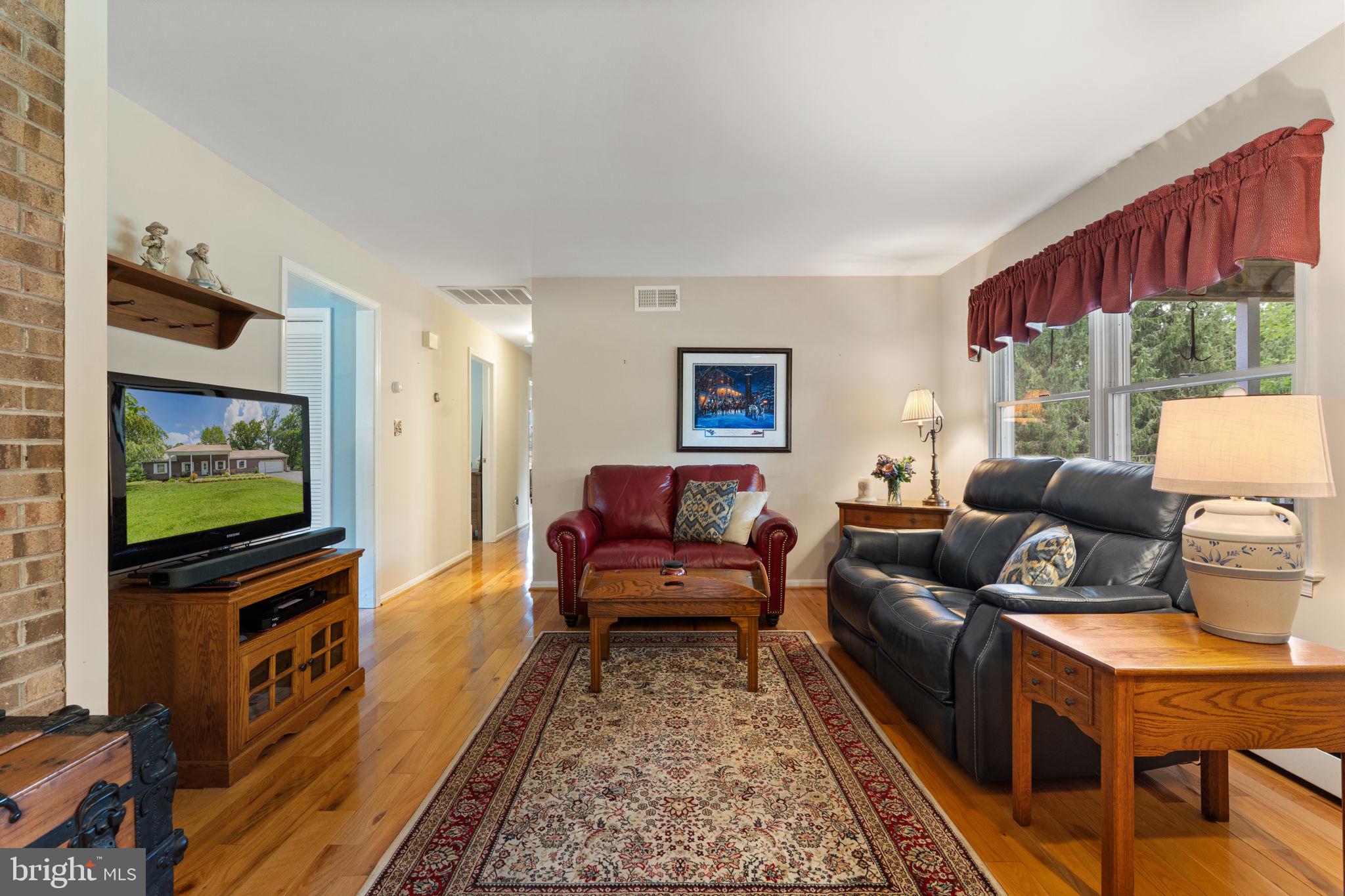 Marshall, Virginia, 20115, United States, 3 Bedrooms Bedrooms, ,2 BathroomsBathrooms,Residential,For Sale,1937903