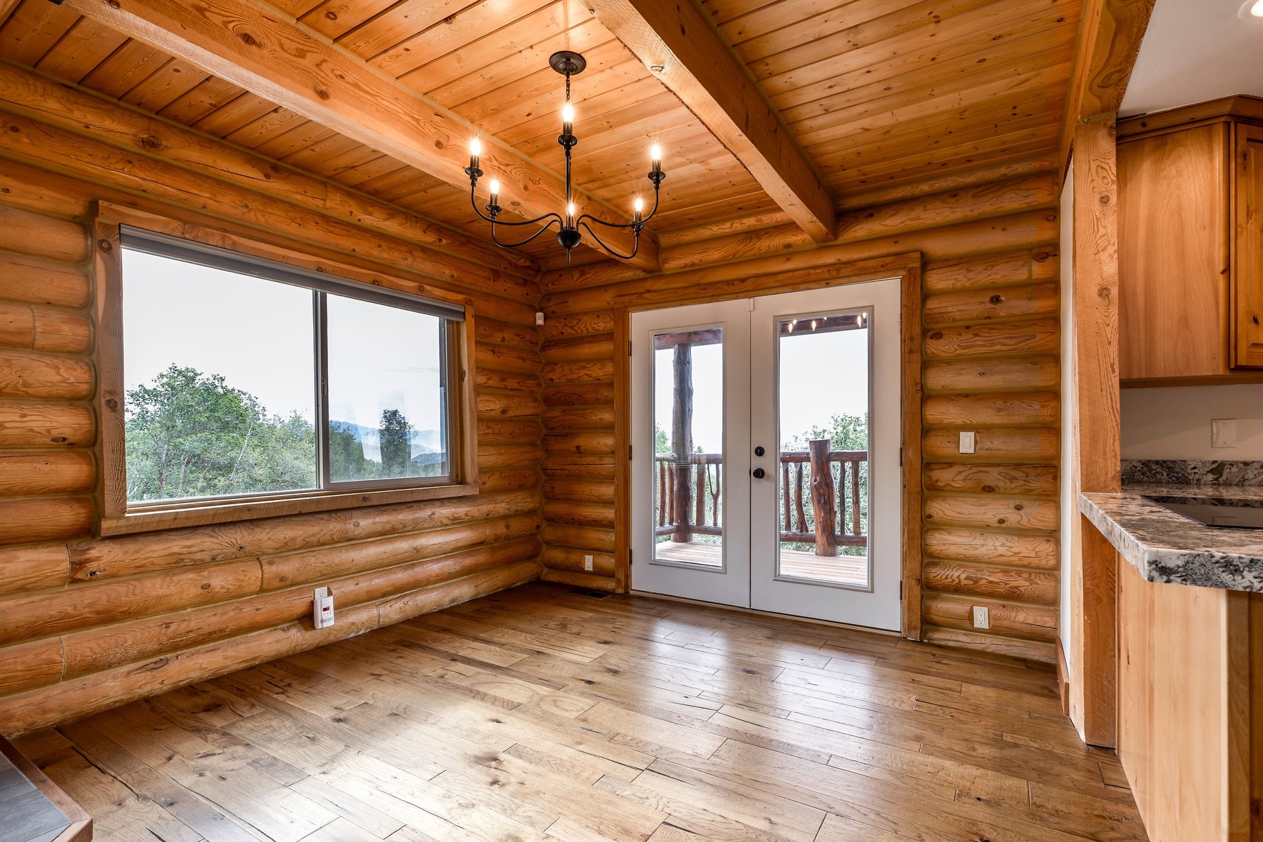 Large Cabin on 1.1 Acres with Scenic Mountain Views - 物件實景