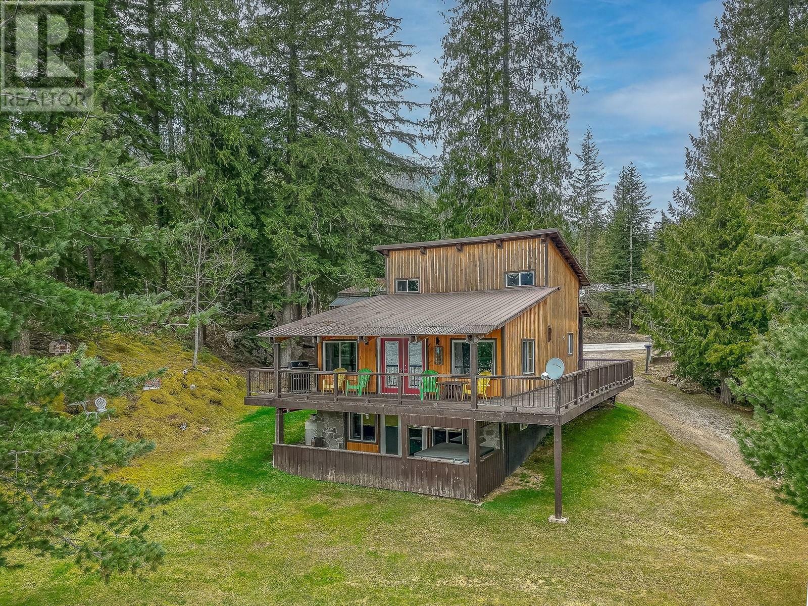REVELSTOKE, British Columbia, V0E 2S0, CA, 4 Bedrooms Bedrooms, ,2 BathroomsBathrooms,Residential,For Sale,1838033