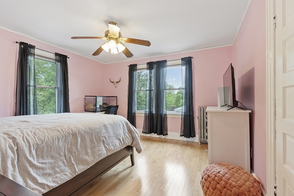 Lunenburg, Massachusetts, 01462, United States, 4 Bedrooms Bedrooms, ,2 BathroomsBathrooms,Residential,For Sale,1875910