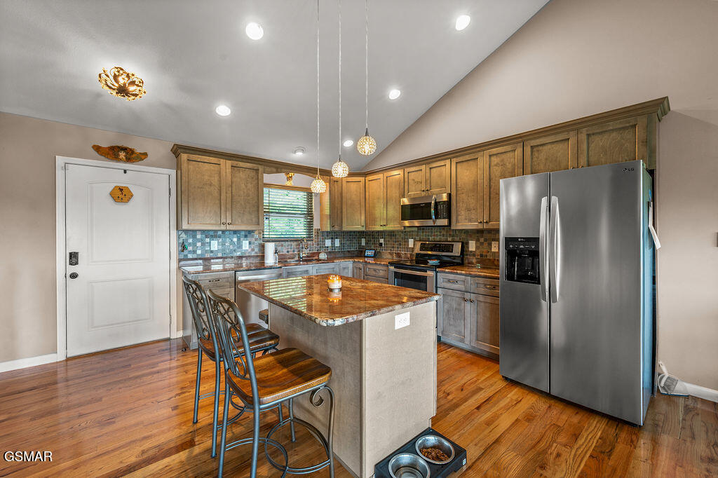 Gatlinburg, Tennessee, 37738, United States, 2 Bedrooms Bedrooms, ,2 BathroomsBathrooms,Residential,For Sale,1924446