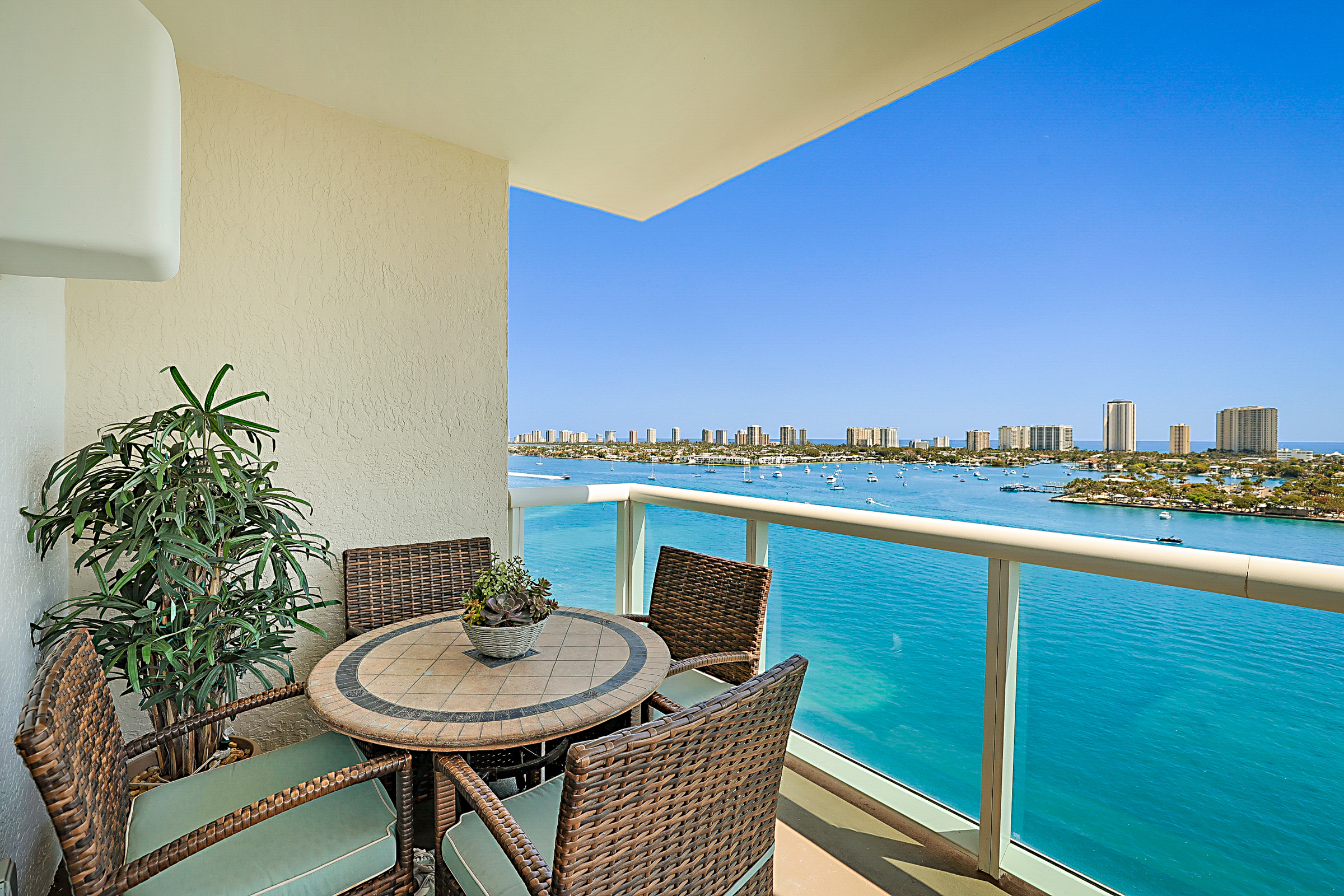  2640 Lake Shore Drive, Riviera Beach, FL, 33404 - 物件實景