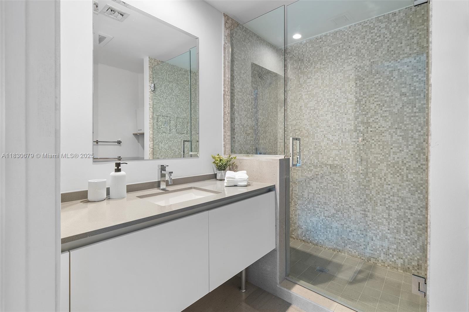 Miami, Florida, 33131, United States, 2 Bedrooms Bedrooms, ,3 BathroomsBathrooms,Residential,For Sale,1877459