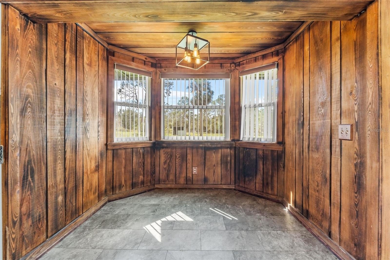 FROSTPROOF, Florida, 33843, United States, 4 Bedrooms Bedrooms, ,3 BathroomsBathrooms,Residential,For Sale,1864112