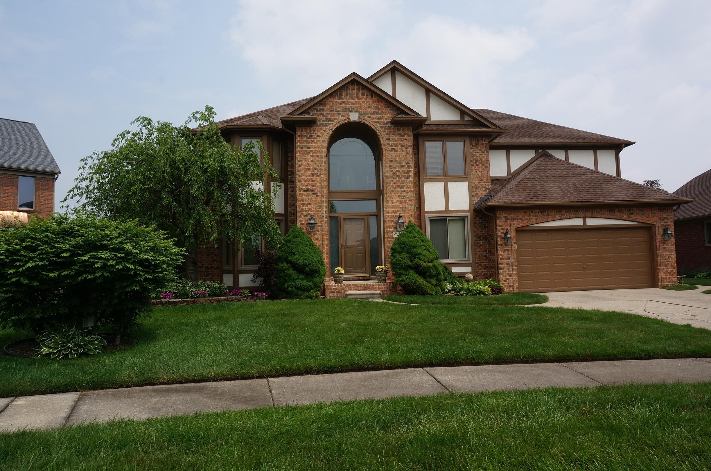 Macomb Twp, Michigan, 48044, United States, 4 Bedrooms Bedrooms, ,4 BathroomsBathrooms,Residential,For Sale,1942968