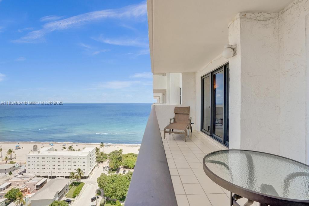 Hollywood, Florida, 33019, United States, 2 Bedrooms Bedrooms, ,2 BathroomsBathrooms,Residential,For Sale,1918580
