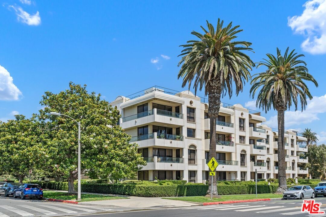 Santa Monica, California, 90402, United States, 2 Bedrooms Bedrooms, ,2 BathroomsBathrooms,Residential,For Sale,1901318