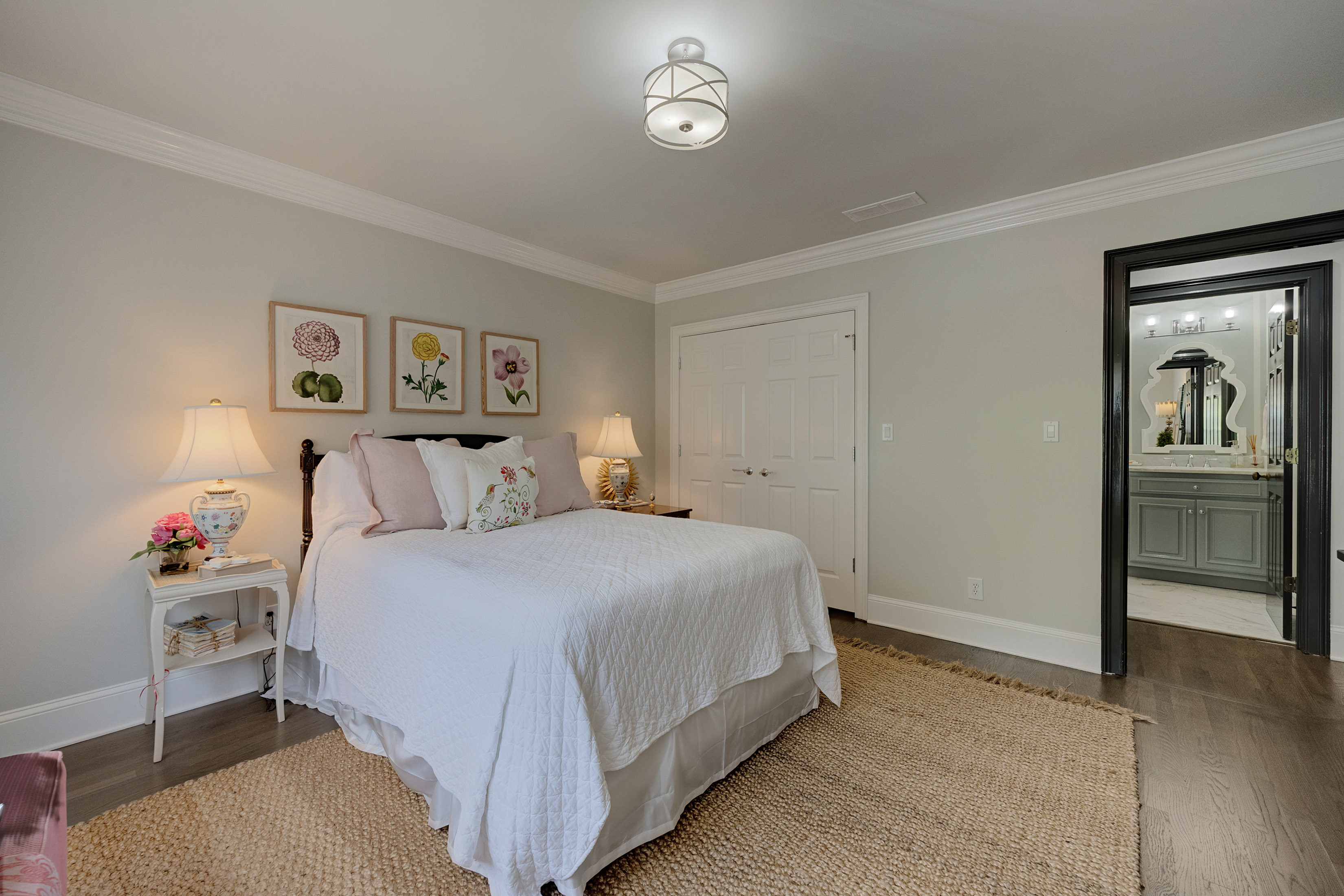  Elegantly Renovated Townhome in Gated Community - 物件實景