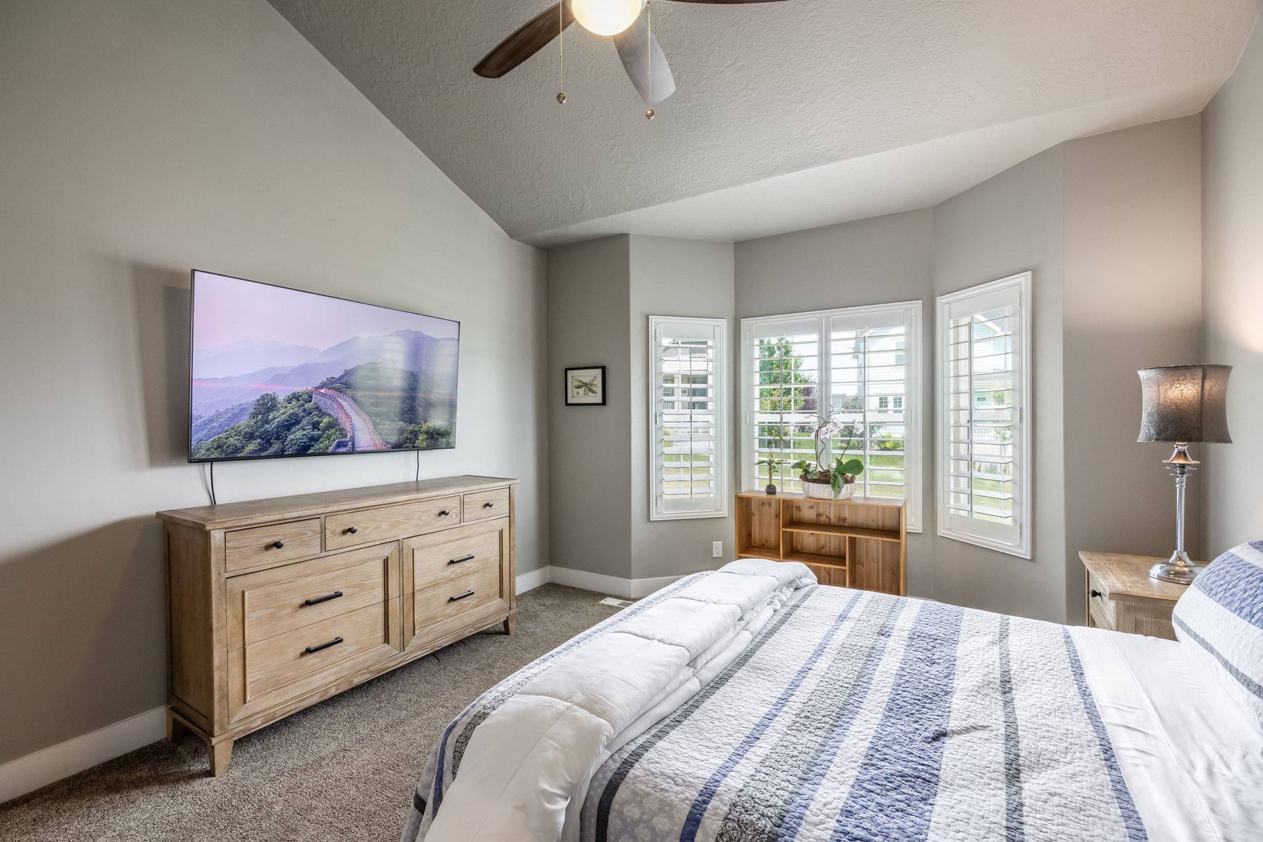  Move-In Ready in Daybreak — Steps from the Lake, Loaded with Custom Upgrades - 物件實景