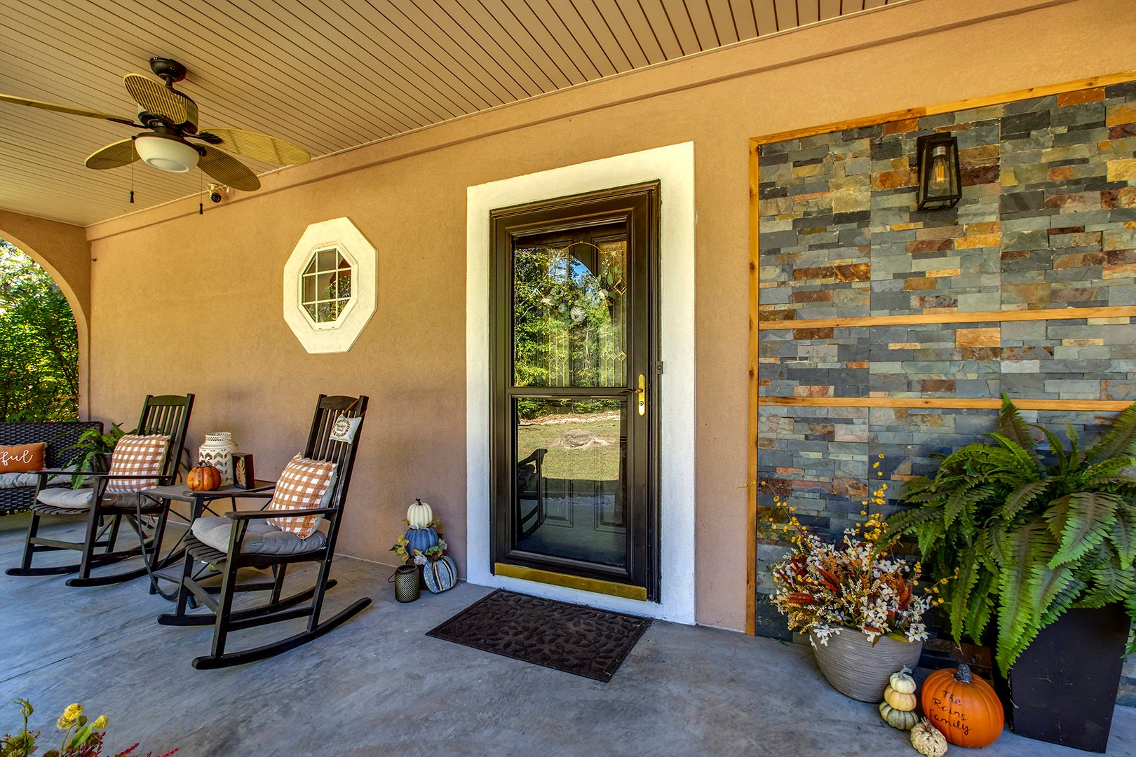 Kingston, Tennessee, 37763, United States, 5 Bedrooms Bedrooms, ,5 BathroomsBathrooms,Residential,For Sale,2011404