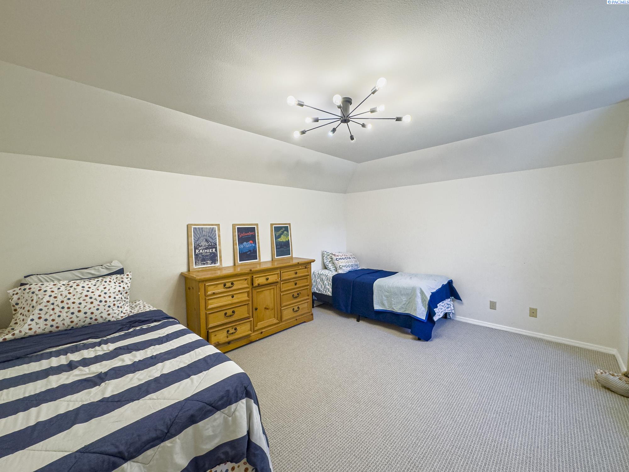 Richland, Washington, 99352, United States, 5 Bedrooms Bedrooms, ,4 BathroomsBathrooms,Residential,For Sale,1927234