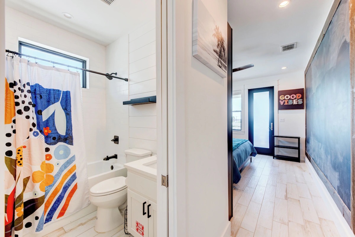 Port Aransas, Texas, 78373, United States, 5 Bedrooms Bedrooms, ,4 BathroomsBathrooms,Residential,For Sale,1982131