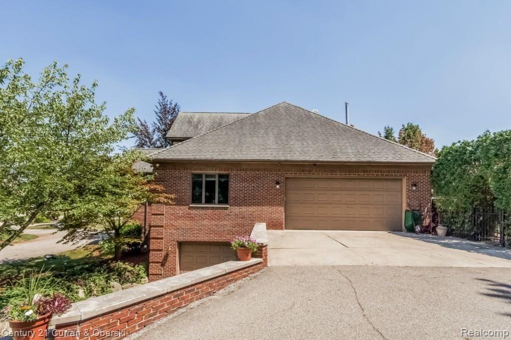 Farmington Hills, Michigan, 48331, United States, 6 Bedrooms Bedrooms, ,7 BathroomsBathrooms,Residential,For Sale,1914340
