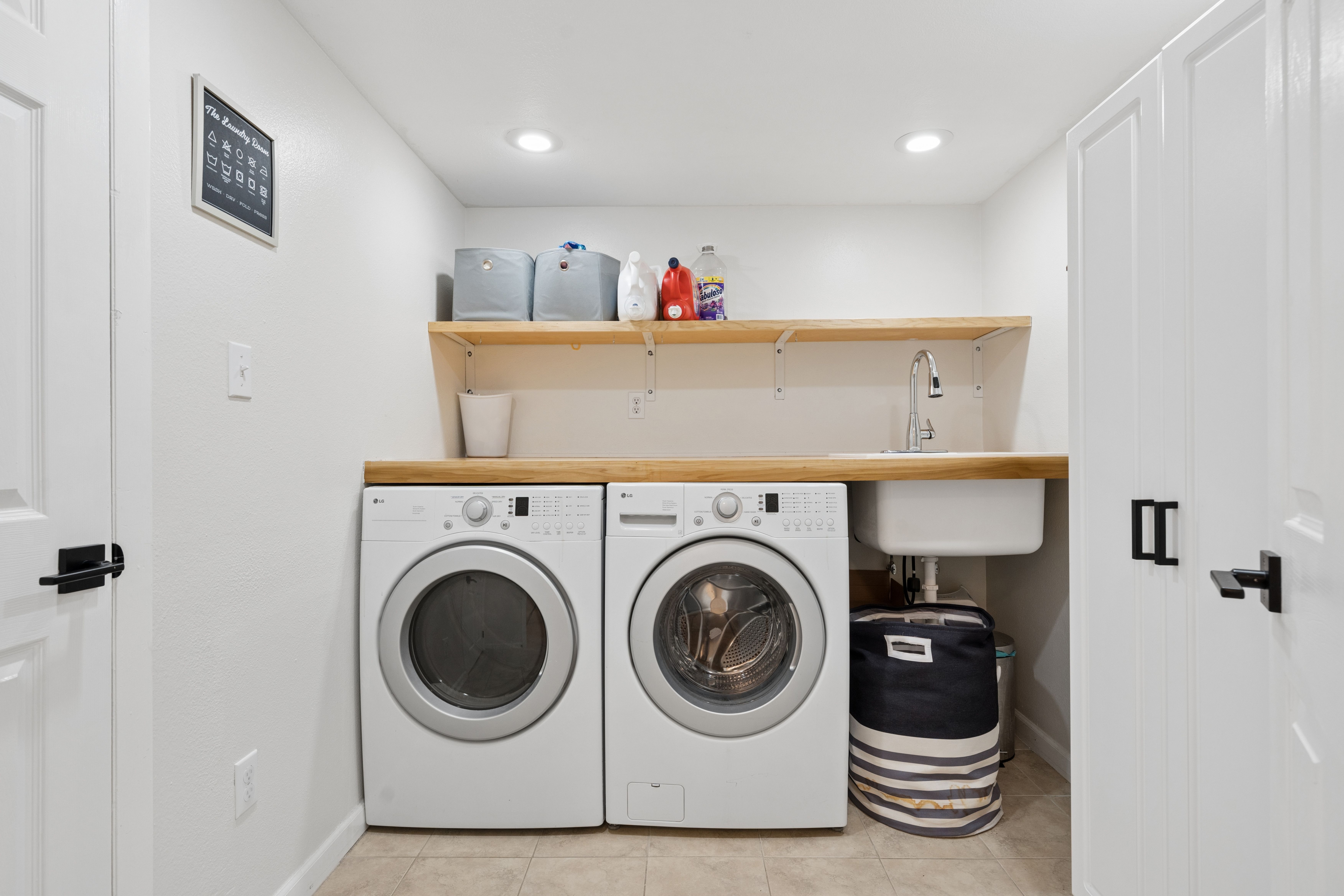  Updated Townhome Featuring a Bright & Open Main Level - 物件實景