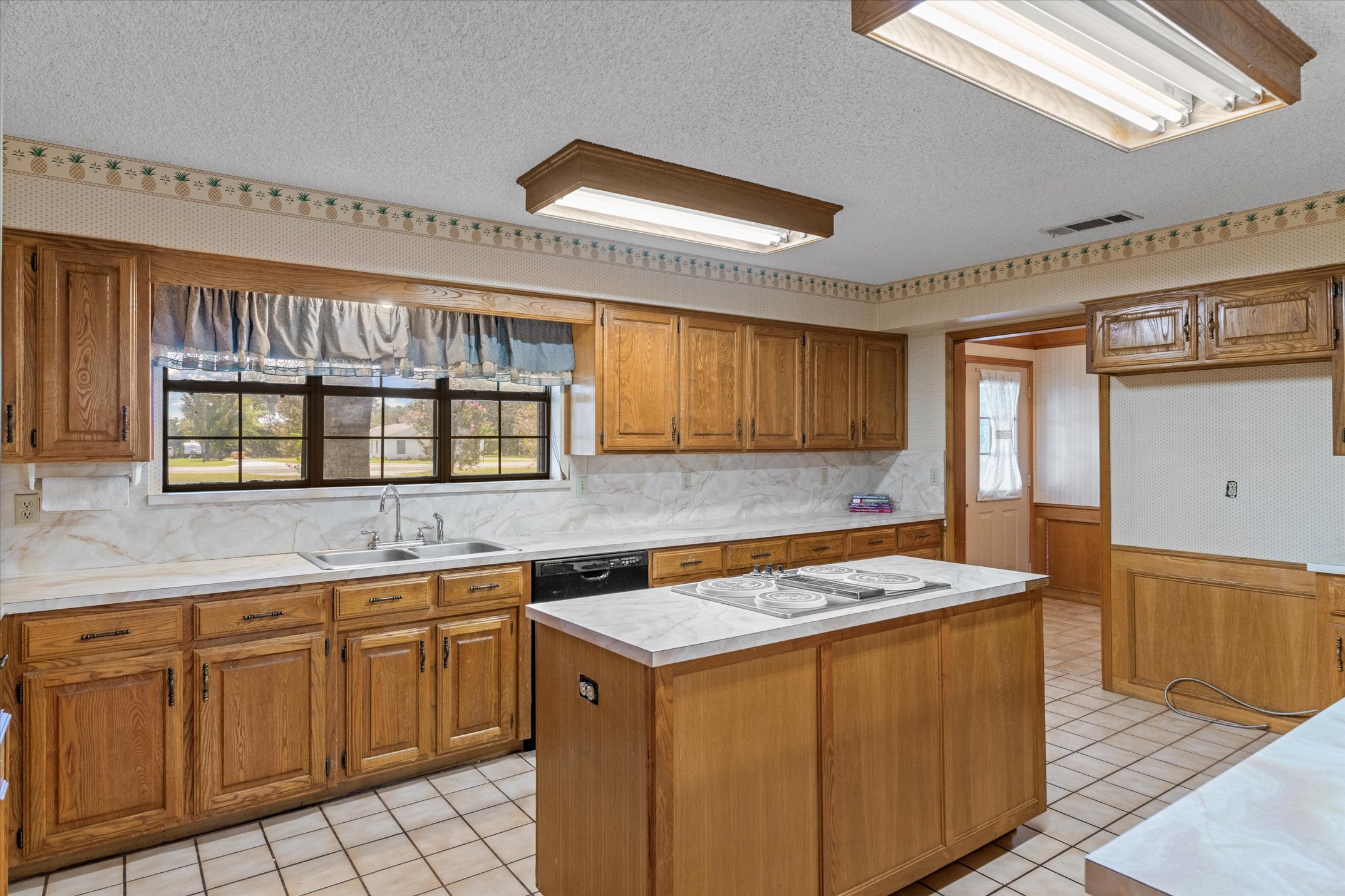 Canton, Texas, 75103, United States, 3 Bedrooms Bedrooms, ,2 BathroomsBathrooms,Residential,For Sale,1974992