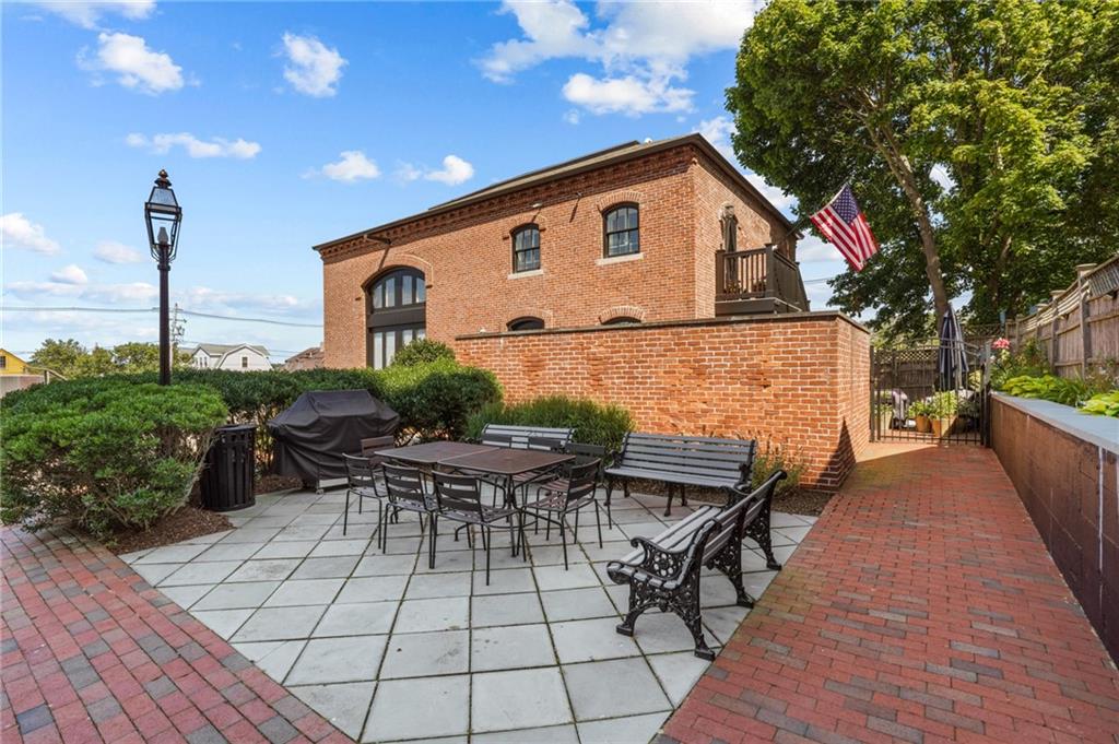 Bristol, Rhode Island, 02809, United States, 2 Bedrooms Bedrooms, ,3 BathroomsBathrooms,Residential,For Sale,1834727