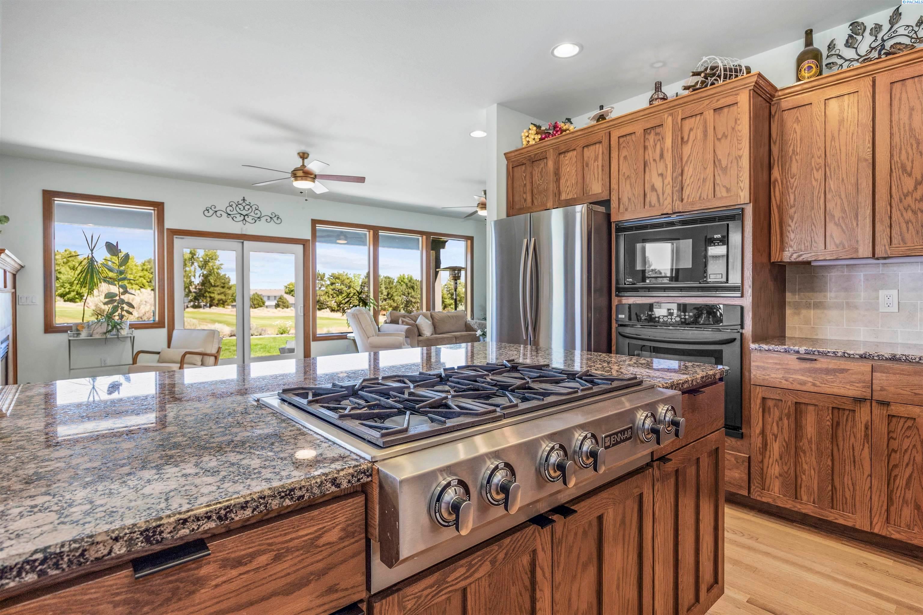 Richland, Washington, 99354, United States, 4 Bedrooms Bedrooms, ,3 BathroomsBathrooms,Residential,For Sale,1980969