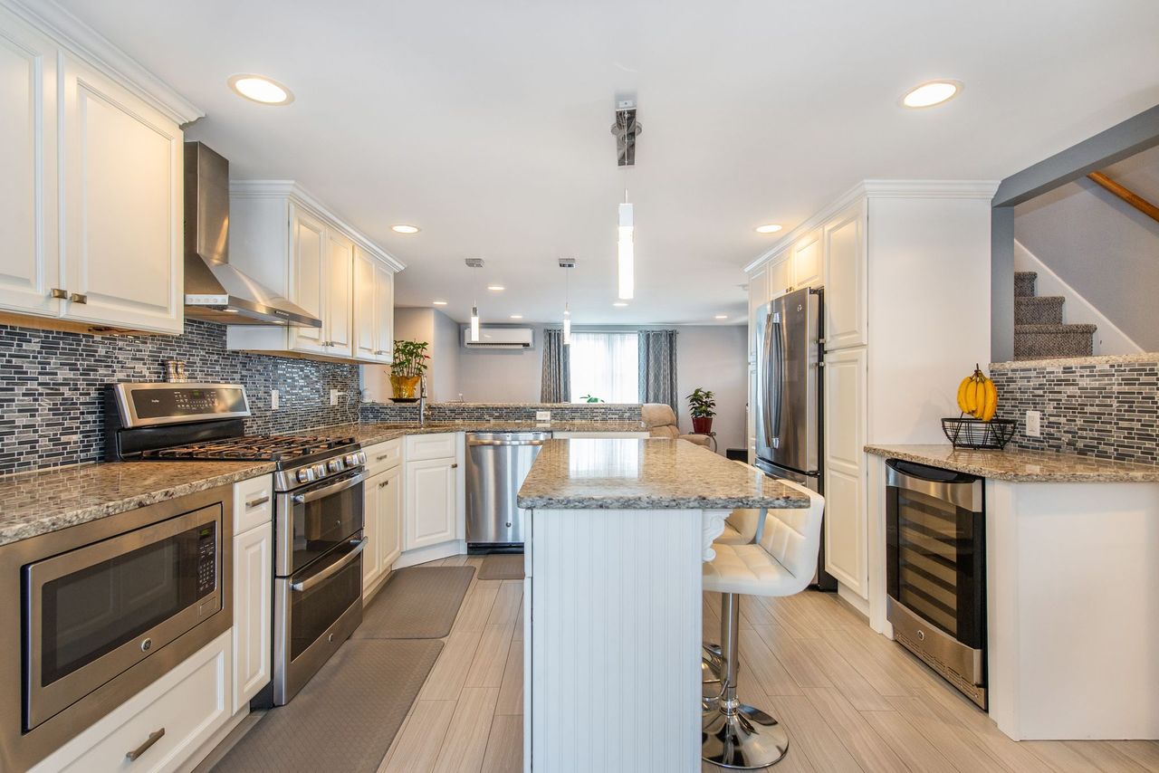 Harrison, New Jersey, 07029, United States, 2 Bedrooms Bedrooms, ,1 BathroomBathrooms,Residential,For Sale,1984057