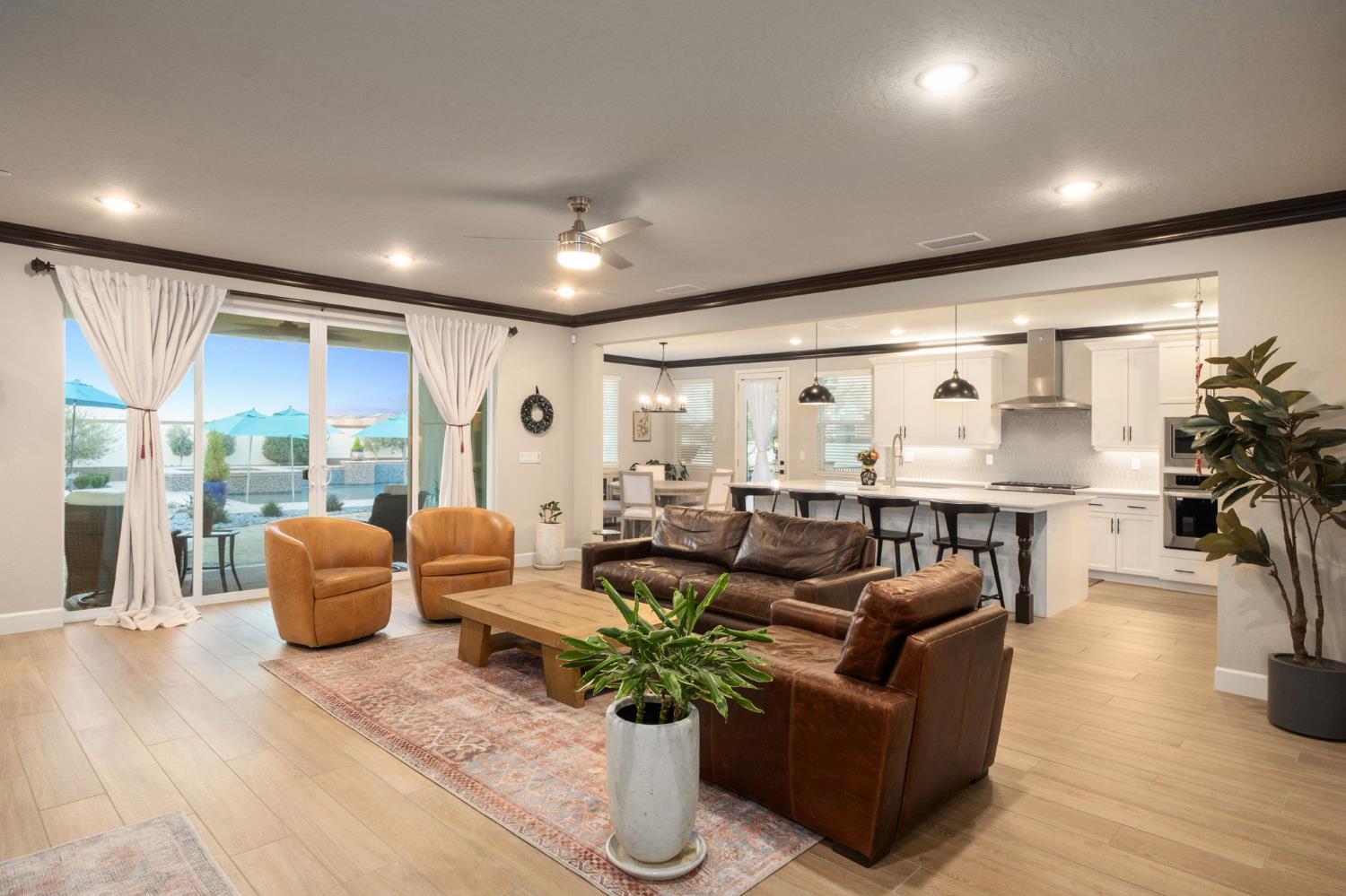 Clovis, California, 93619, United States, 6 Bedrooms Bedrooms, ,4 BathroomsBathrooms,Residential,For Sale,2005151