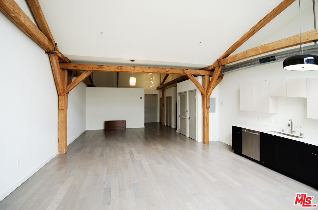 Los Angeles, California, 90013, United States, 1 Bedroom Bedrooms, ,1 BathroomBathrooms,Residential,For Sale,1906758