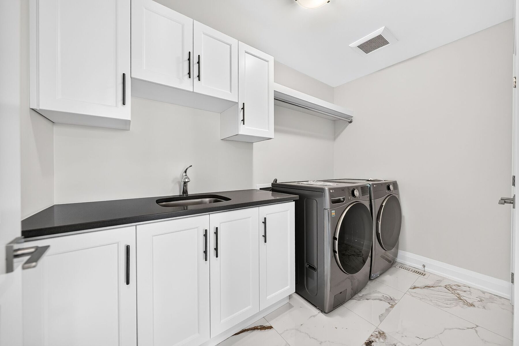  Brand New Luxurious Townhome - 物件實景