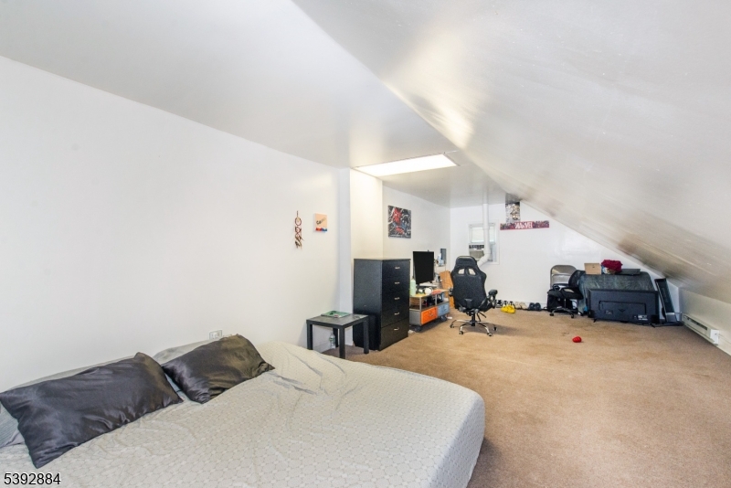 Belleville Twp., New Jersey, 07109, United States, 8 Bedrooms Bedrooms, ,3 BathroomsBathrooms,Residential,For Sale,1989037