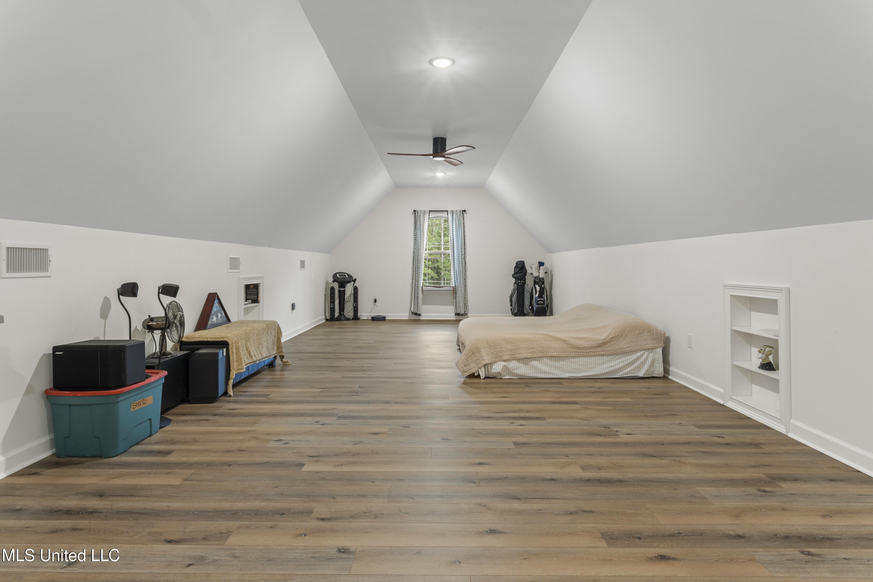 Gulfport, Mississippi, 39503, United States, 5 Bedrooms Bedrooms, ,5 BathroomsBathrooms,Residential,For Sale,1974357