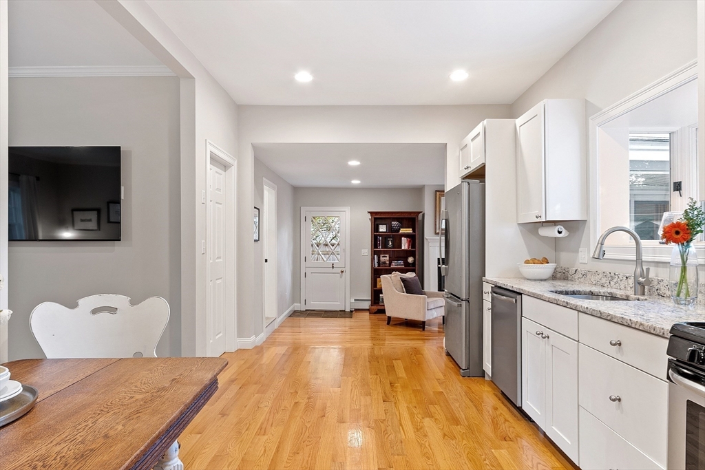 Andover, Massachusetts, 01810, United States, 2 Bedrooms Bedrooms, ,1 BathroomBathrooms,Residential,For Sale,1941591