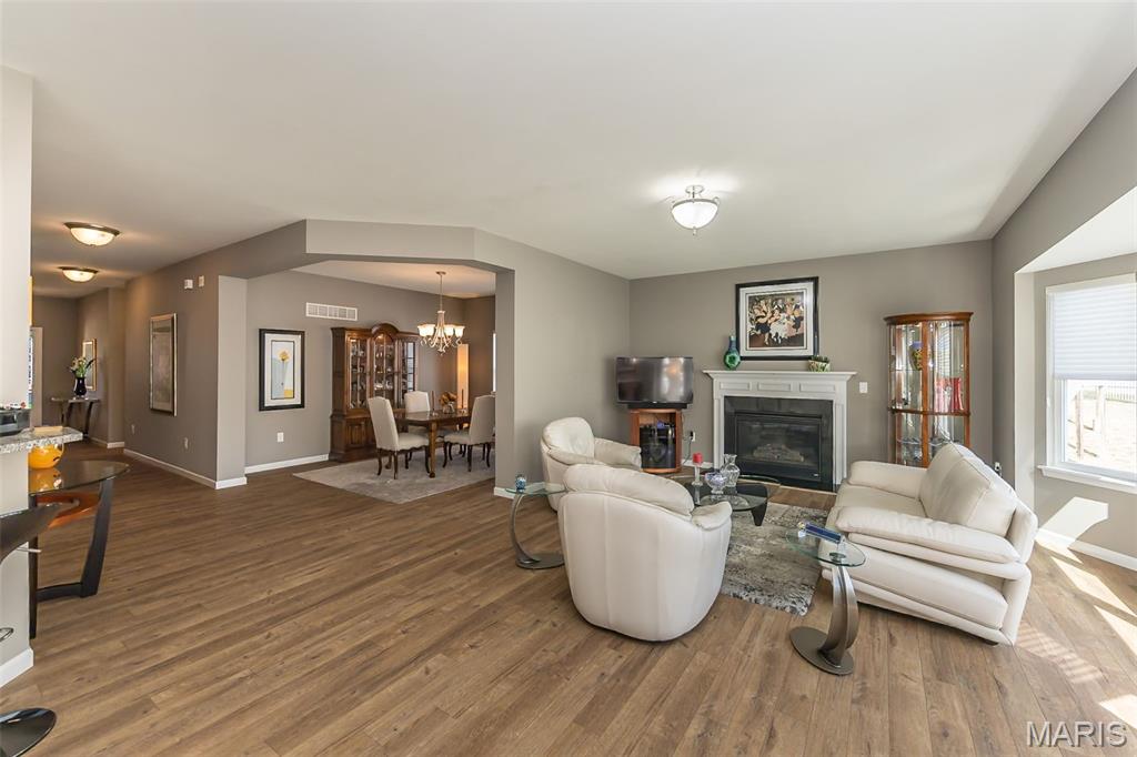 Mehlville, Missouri, 63128, United States, 3 Bedrooms Bedrooms, ,3 BathroomsBathrooms,Residential,For Sale,1966938