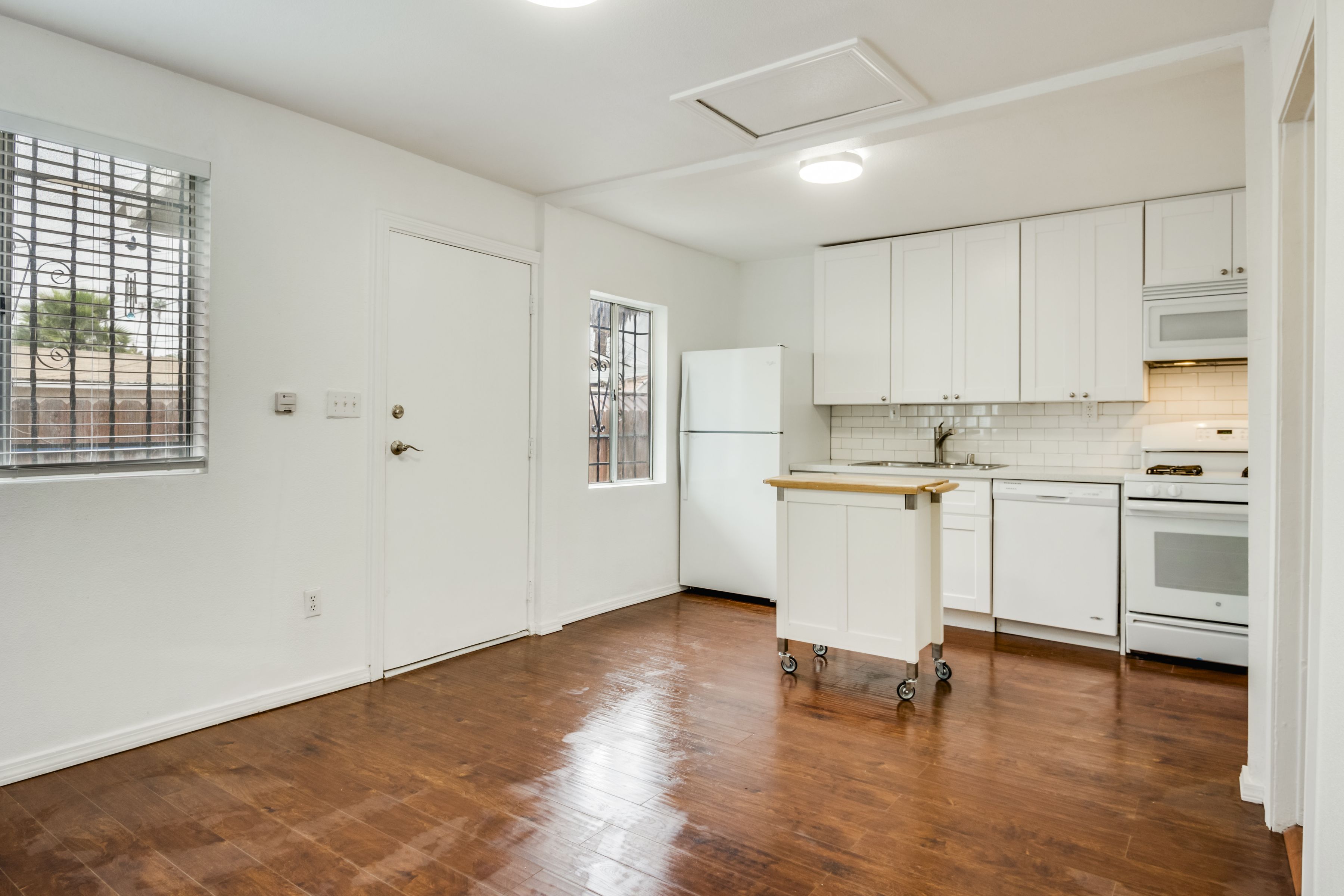  1742 W 36th St - 物件實景