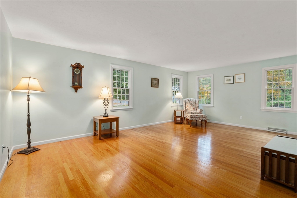 Marlborough, Massachusetts, 01752, United States, 4 Bedrooms Bedrooms, ,3 BathroomsBathrooms,Residential,For Sale,1995597