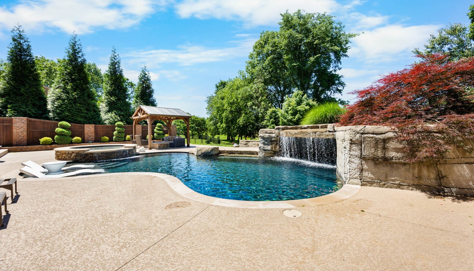 Clarksville, Tennessee, 37043, United States, 4 Bedrooms Bedrooms, ,5 BathroomsBathrooms,Residential,For Sale,1997798