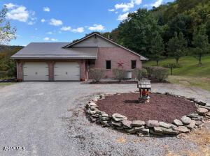 1tq5sqtifeit, Pennsylvania, 15534, United States, 3 Bedrooms Bedrooms, ,3 BathroomsBathrooms,Residential,For Sale,1947387