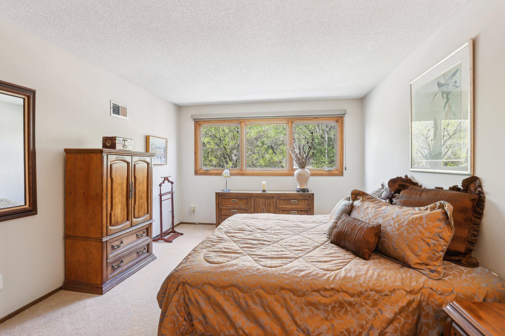 Edina, Minnesota, 55439, United States, 2 Bedrooms Bedrooms, ,3 BathroomsBathrooms,Residential,For Sale,1820089