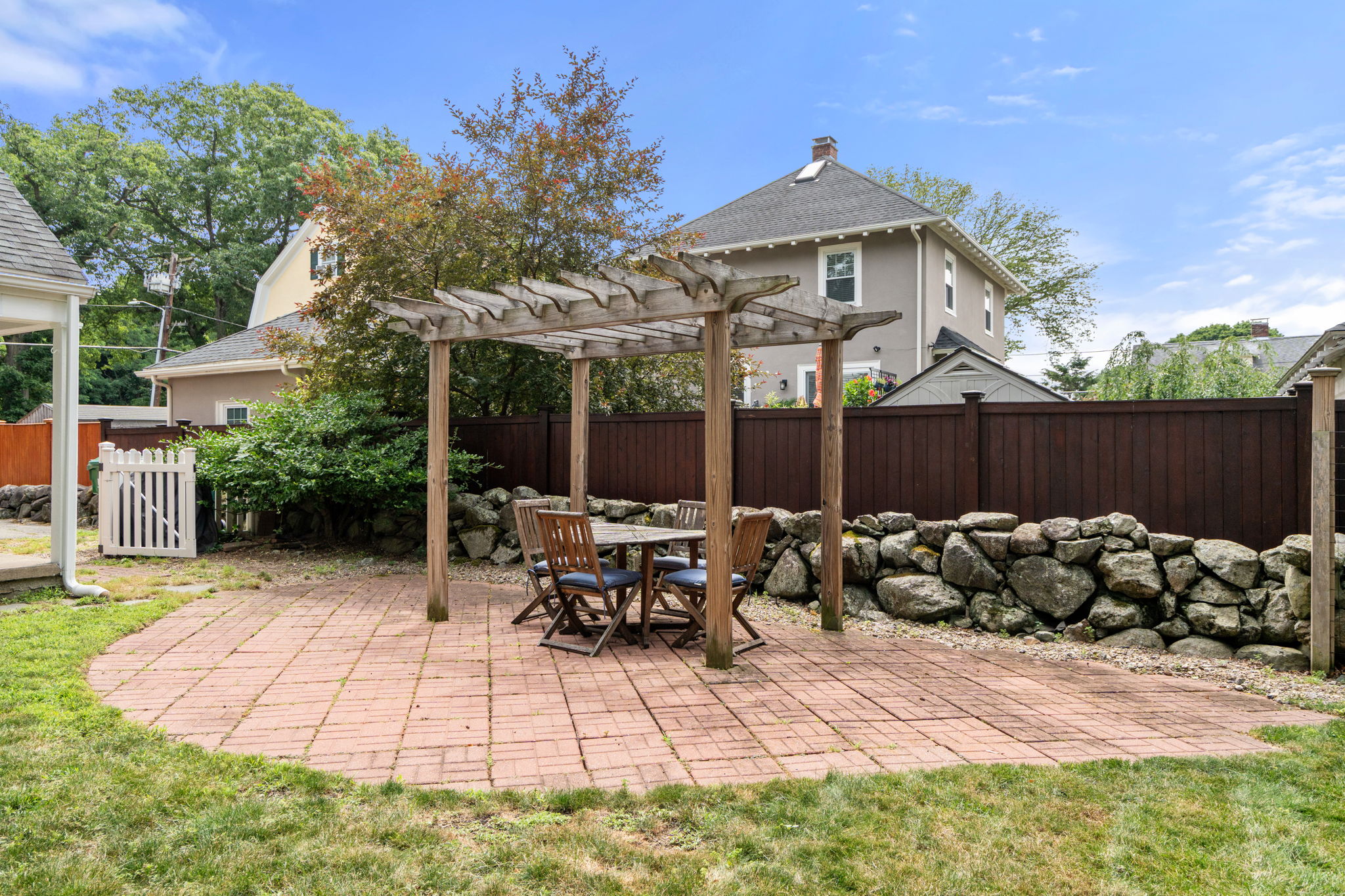  94 Grove Street, Medford, MA, 02155 - 物件實景