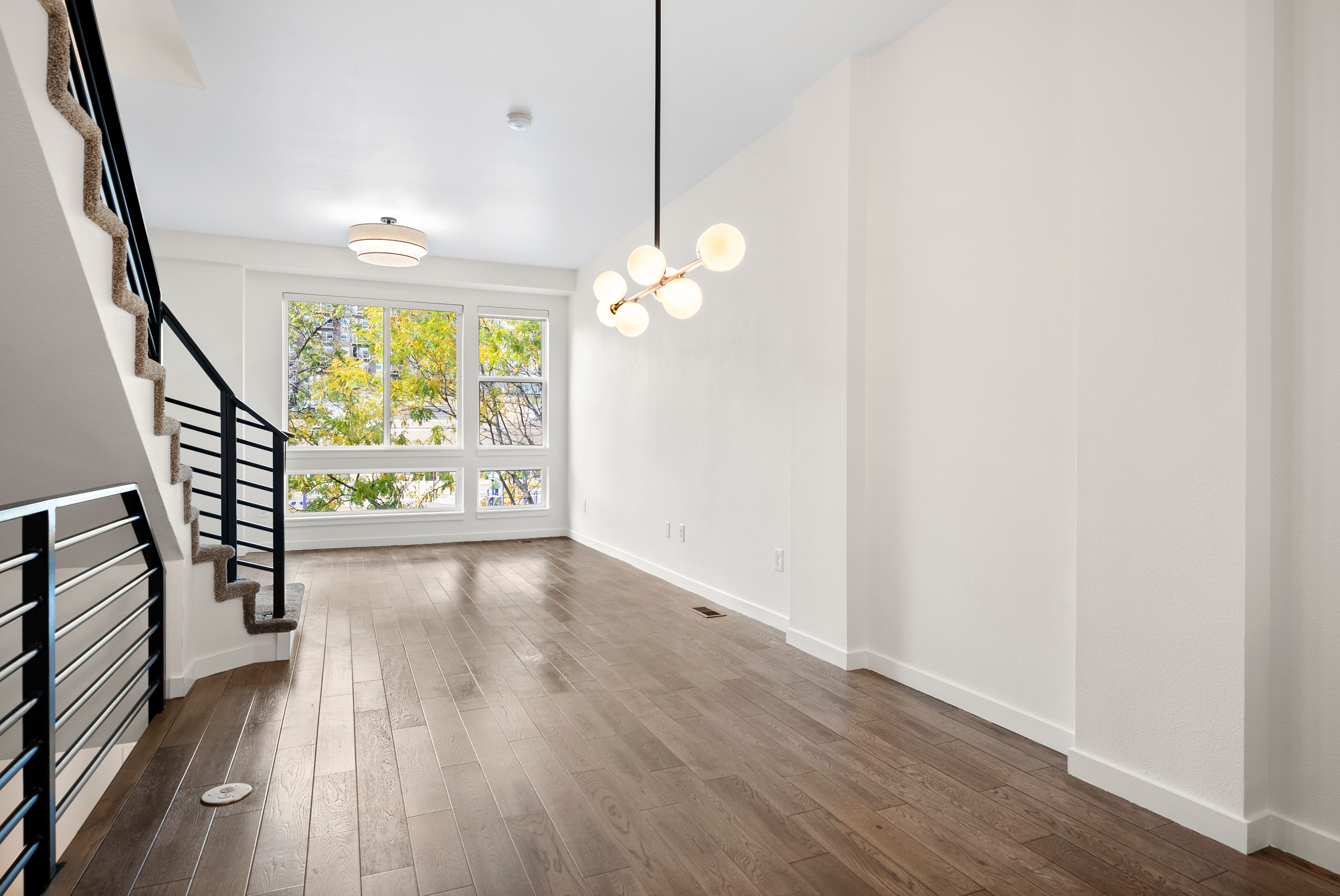  End-Unit Brownstone in North Capitol Hill - 物件實景