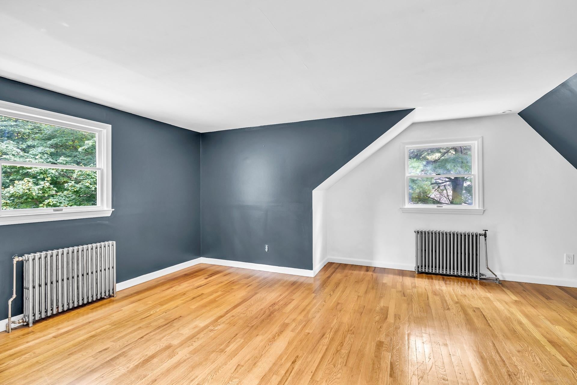 Huntington, New York, 11743, United States, 4 Bedrooms Bedrooms, ,3 BathroomsBathrooms,Residential,For Sale,1895271