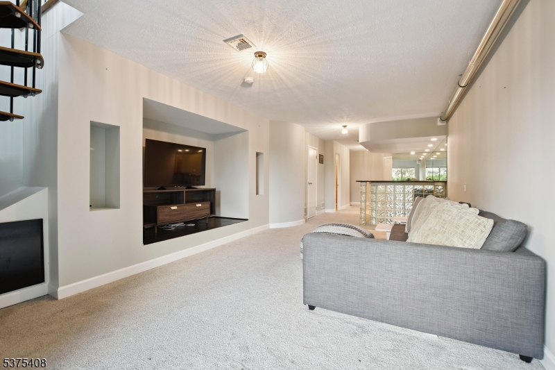 Clifton City, New Jersey, 07013-4019, United States, 2 Bedrooms Bedrooms, ,3 BathroomsBathrooms,Residential,For Sale,1920450