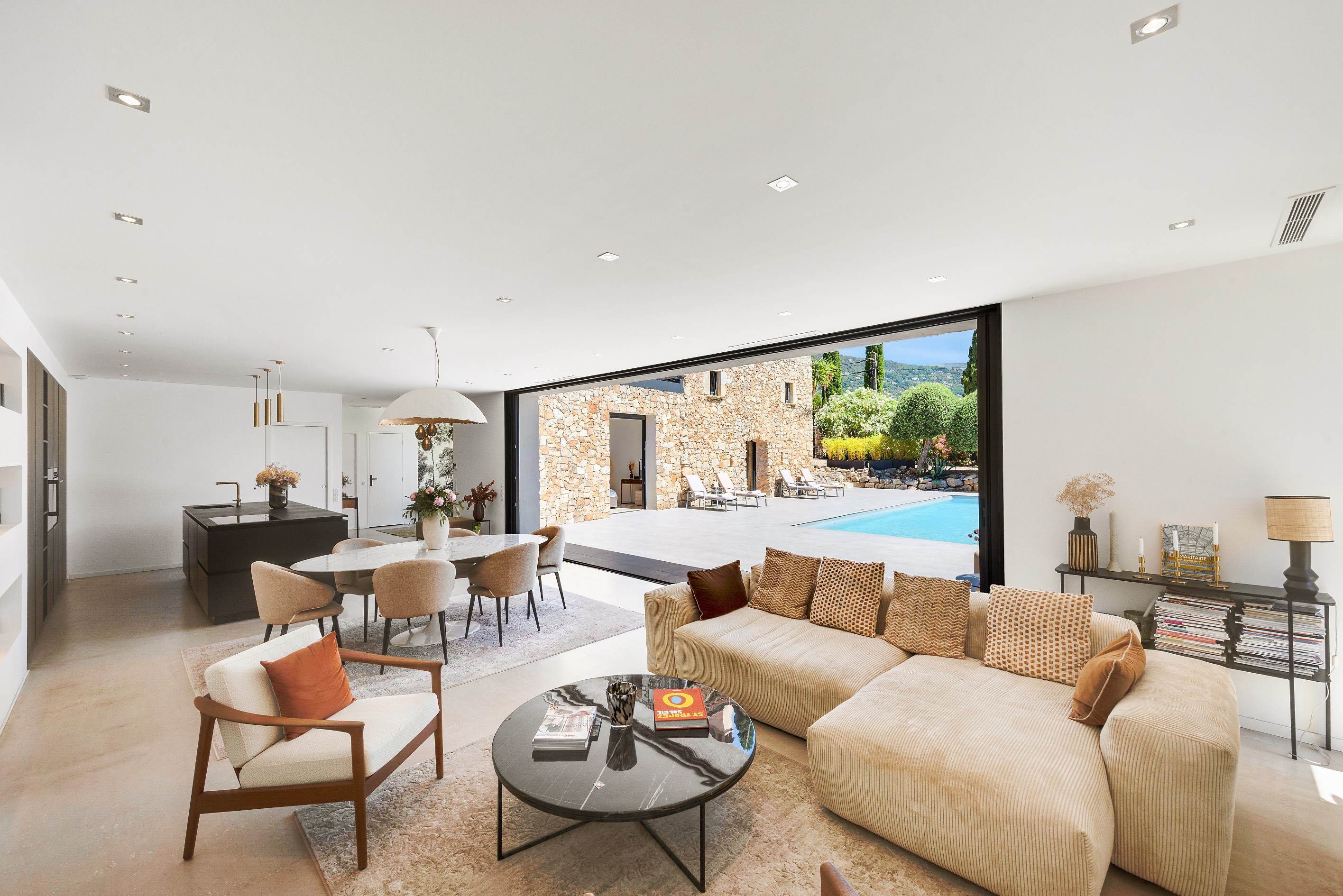  French Riviera estate combining modern architecture and historic stone charm - 物件實景