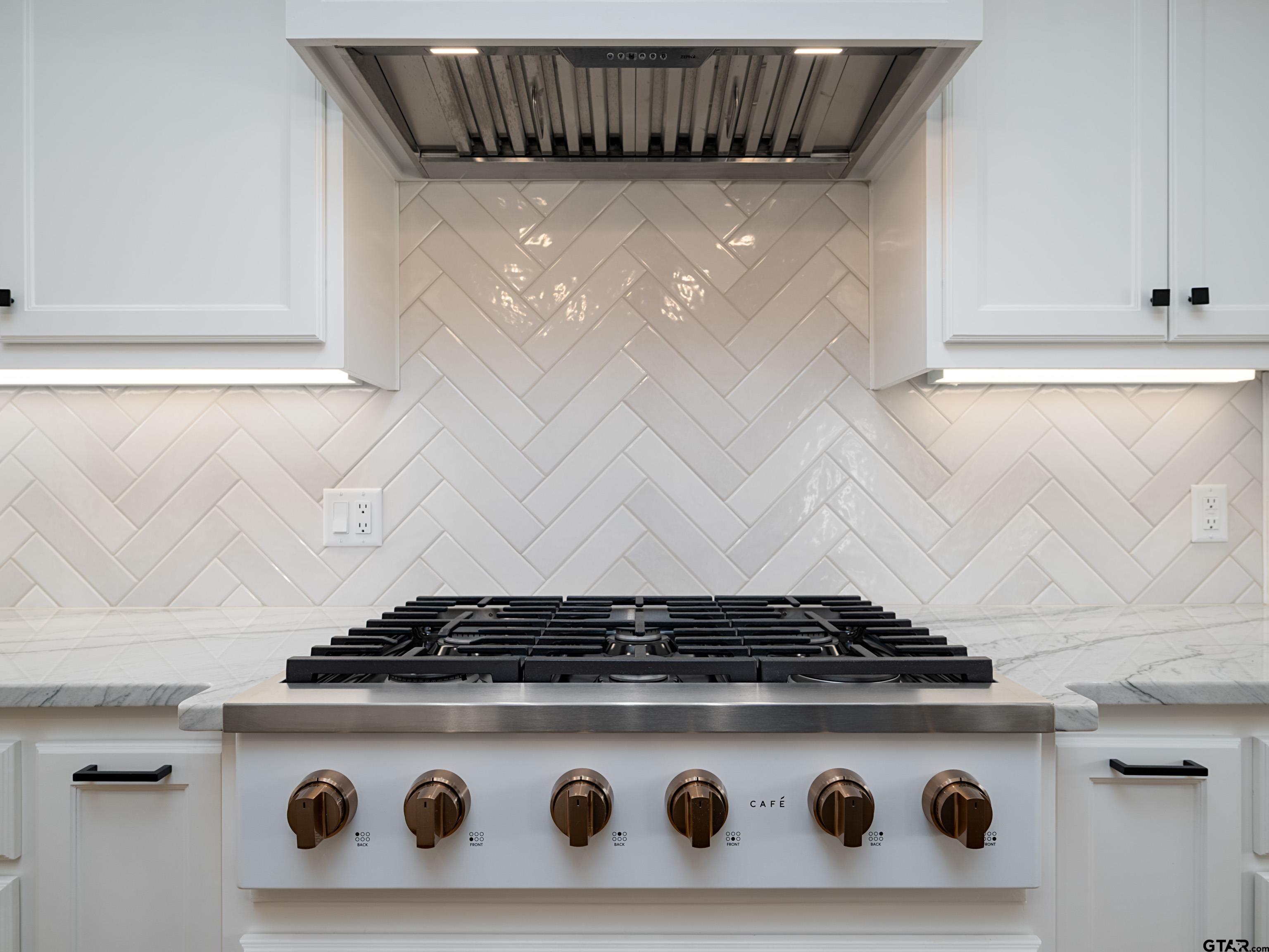 Tyler, Texas, 75703, United States, 3 Bedrooms Bedrooms, ,3 BathroomsBathrooms,Residential,For Sale,1985423