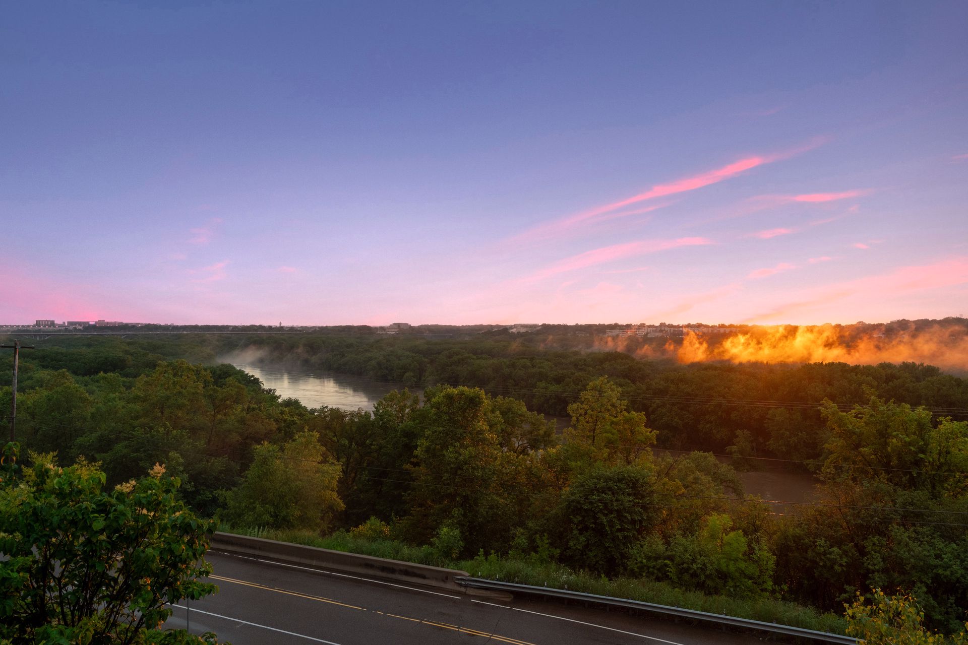  Extraordinary Living with Panoramic River Valley Views - 物件實景