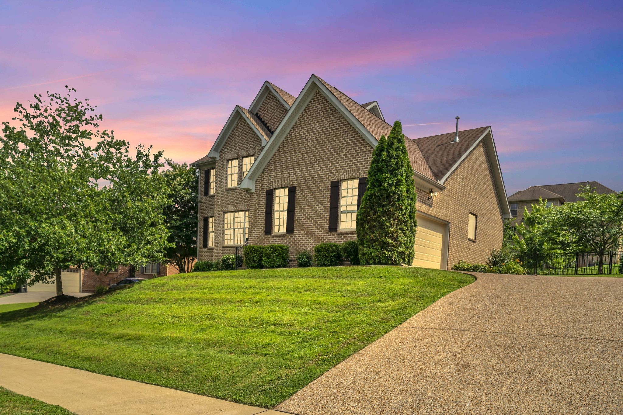 Hendersonville, Tennessee, 37075, United States, 4 Bedrooms Bedrooms, ,3 BathroomsBathrooms,Residential,For Sale,1870626