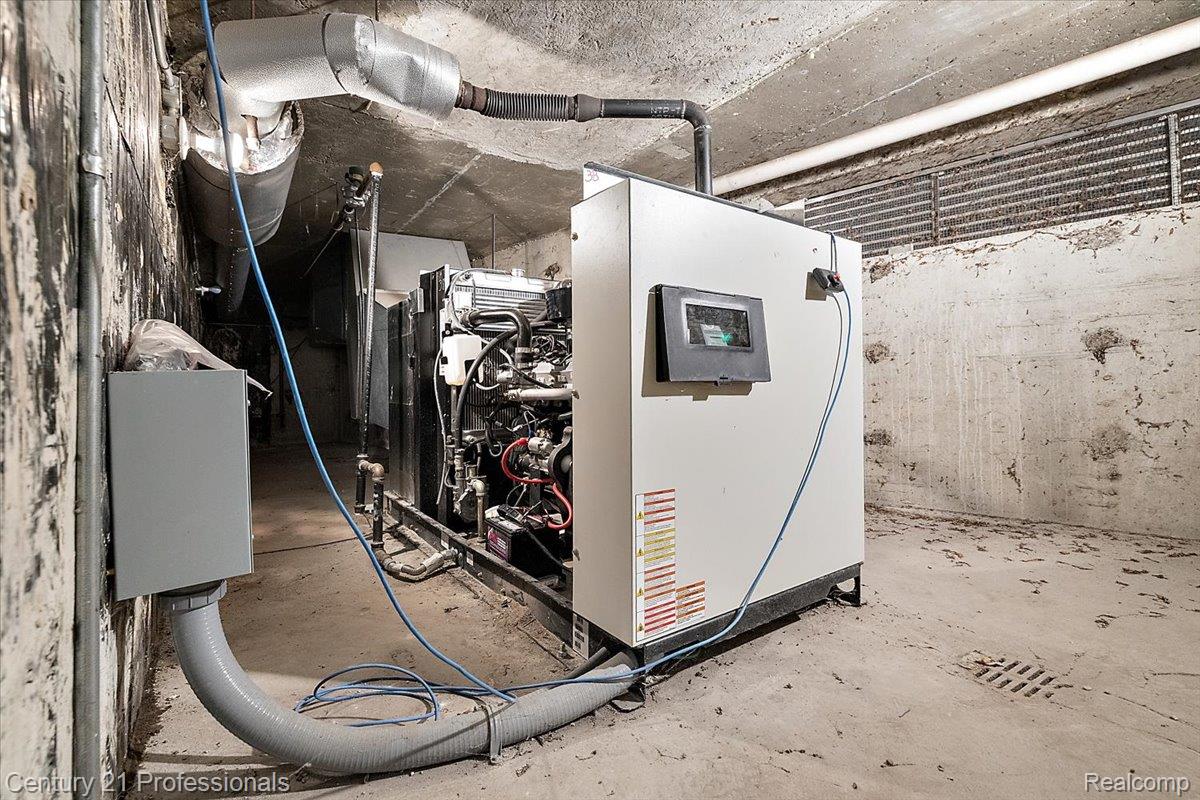 BloomfieldHills, Michigan, 48301, United States, 4 Bedrooms Bedrooms, ,5 BathroomsBathrooms,Residential,For Sale,1996516