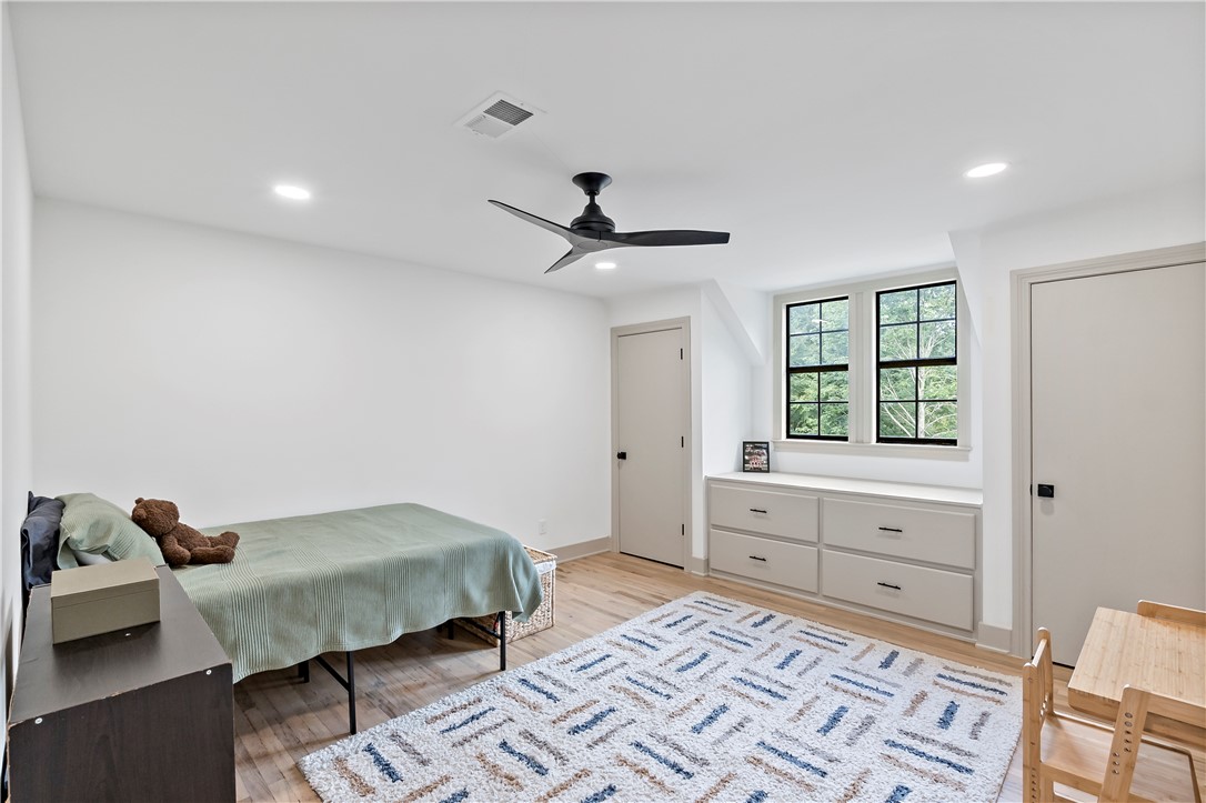 College Station, Texas, 77845, United States, 4 Bedrooms Bedrooms, ,5 BathroomsBathrooms,Residential,For Sale,1932091