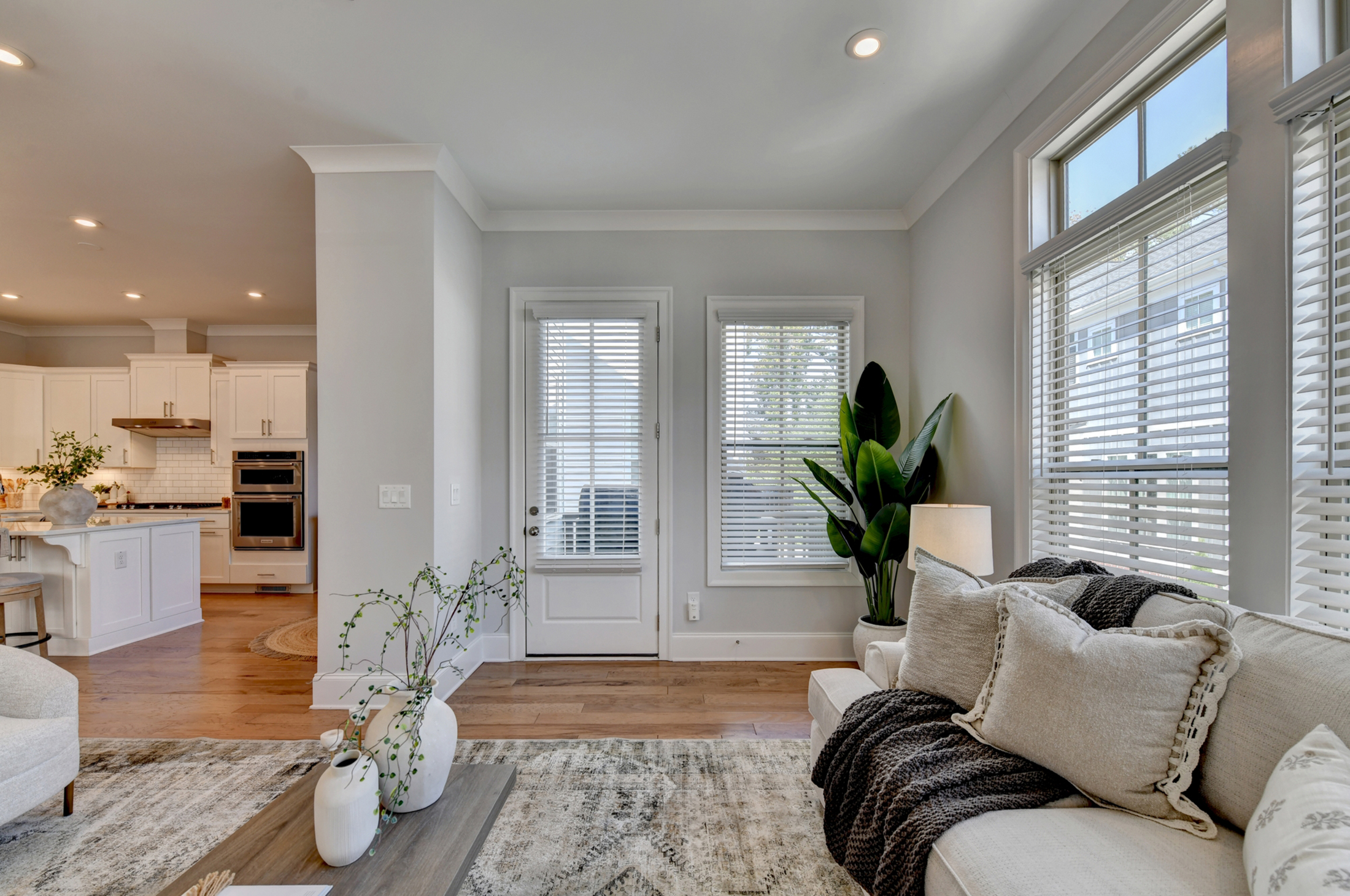  Thoughtfully Designed Milton Home Offers Low-maintenance Living - 物件實景