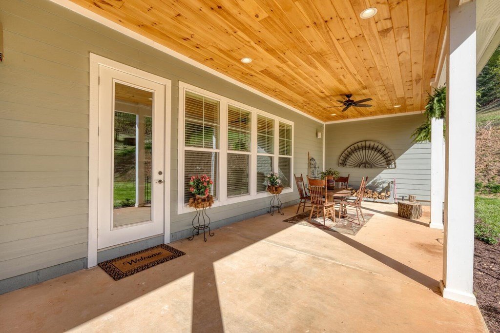 Hayesville, North Carolina, 29804, United States, 3 Bedrooms Bedrooms, ,3 BathroomsBathrooms,Residential,For Sale,1983718